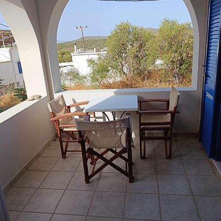 Athina Rooms Karvounades Bagian luar foto