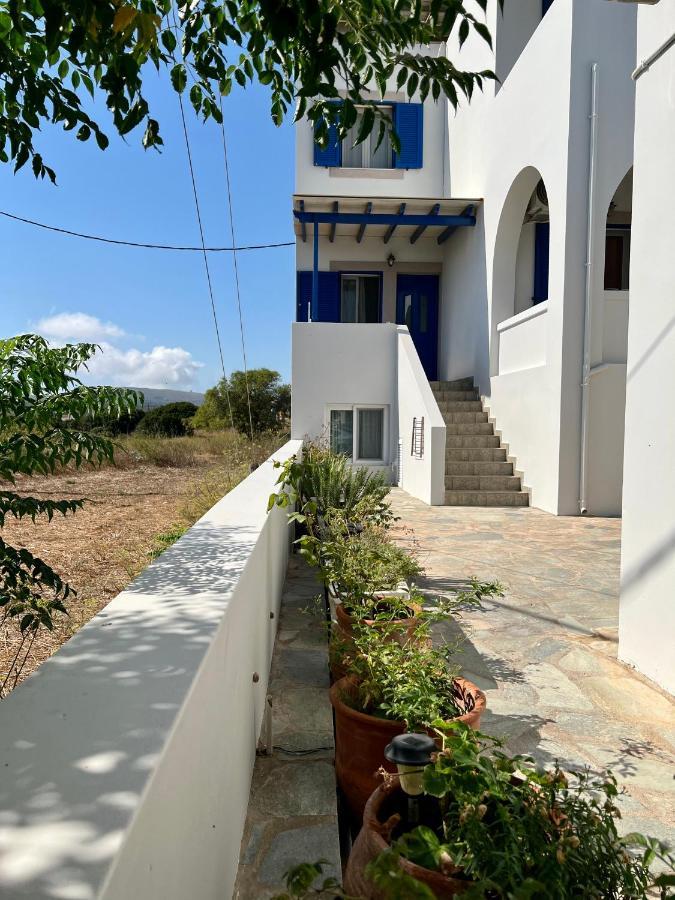 Athina Rooms Karvounades Bagian luar foto