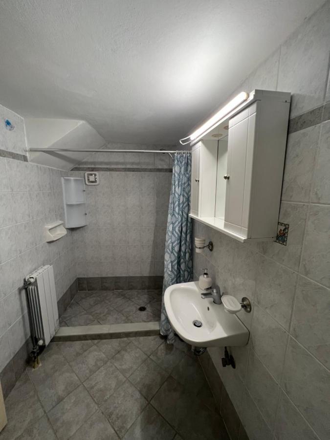 Athina Rooms Karvounades Bagian luar foto