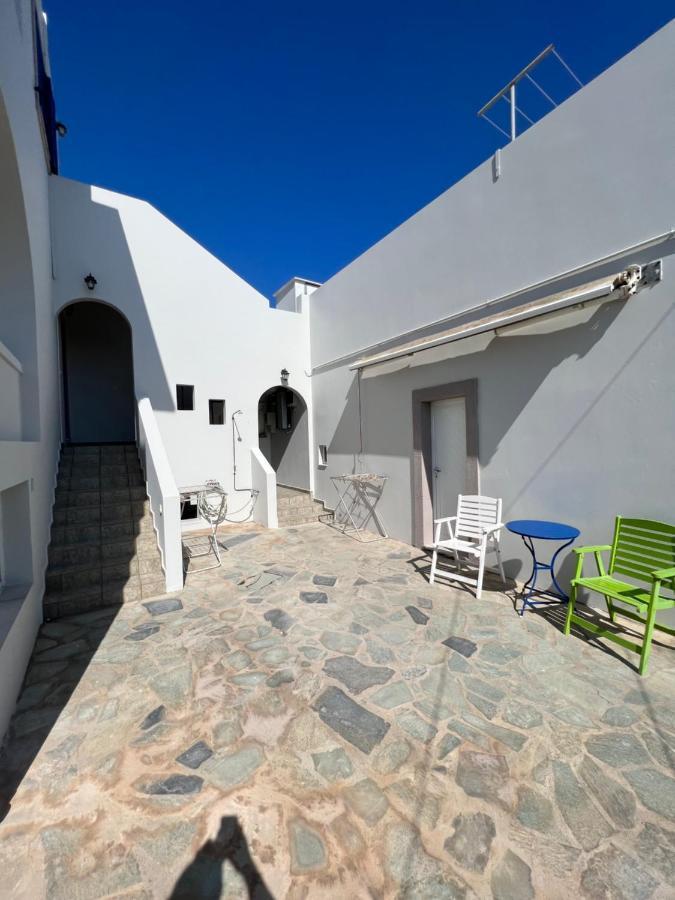 Athina Rooms Karvounades Bagian luar foto
