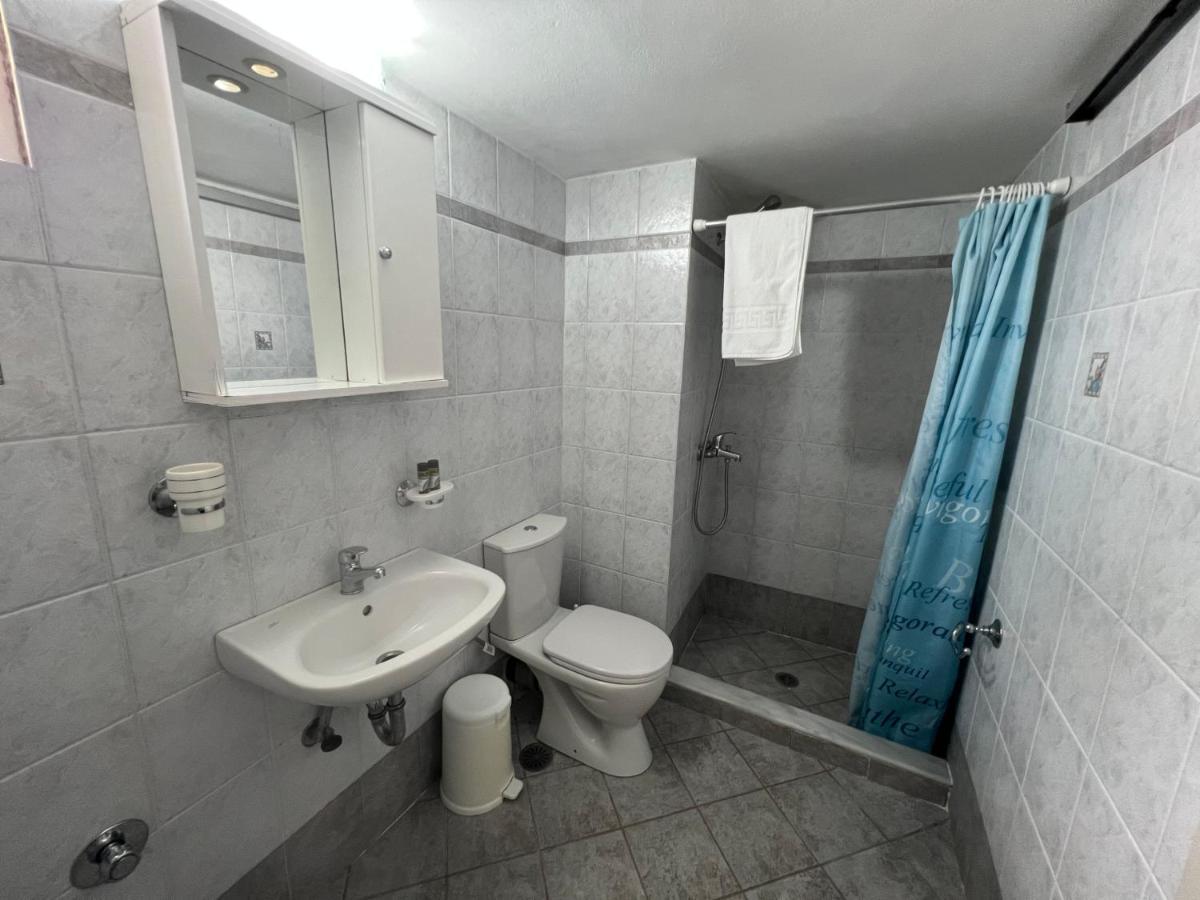 Athina Rooms Karvounades Bagian luar foto