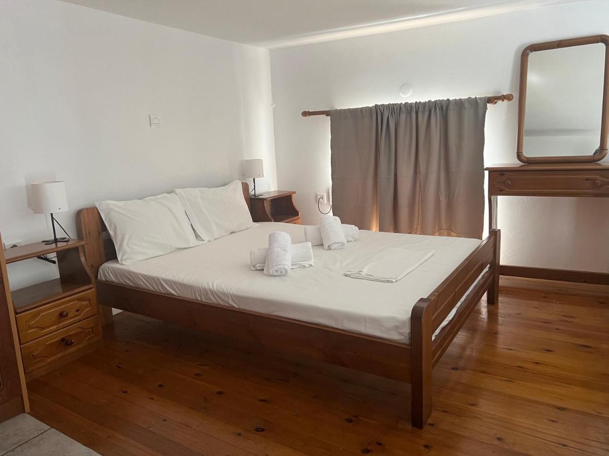 Athina Rooms Karvounades Bagian luar foto