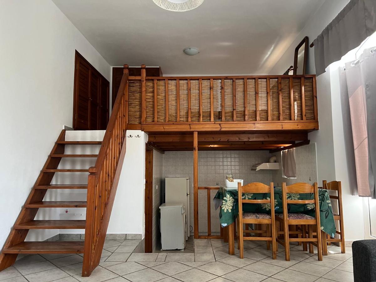 Athina Rooms Karvounades Bagian luar foto