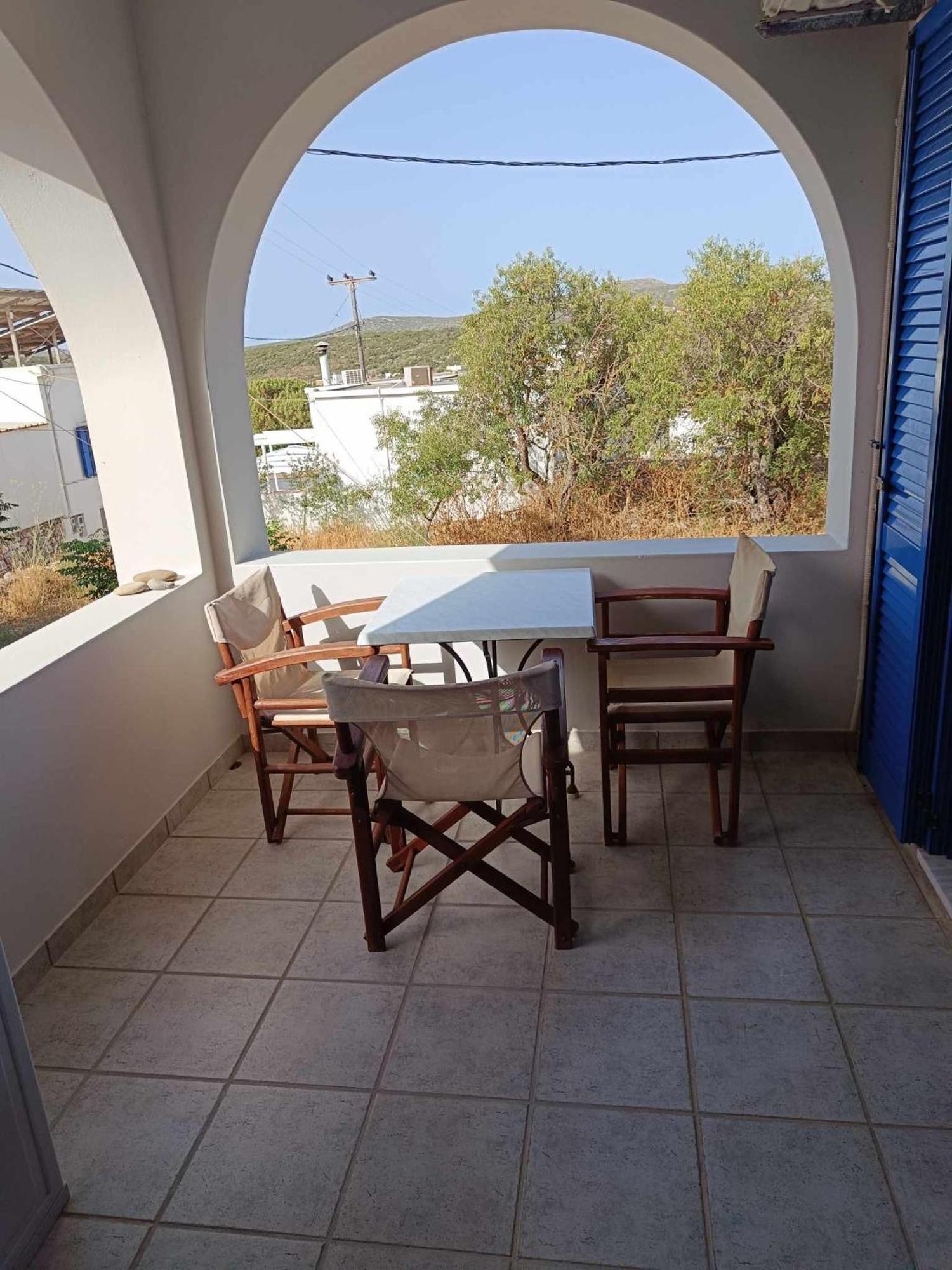 Athina Rooms Karvounades Bagian luar foto